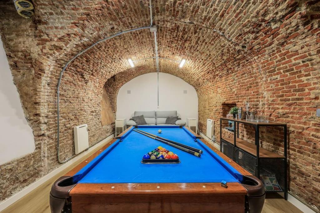 Unique Flat La Latina * Billiard & Darts Apartment Мадрид Екстериор снимка