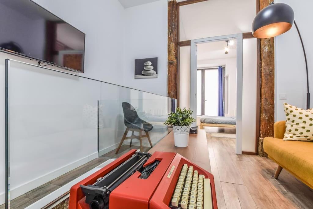 Unique Flat La Latina * Billiard & Darts Apartment Мадрид Екстериор снимка