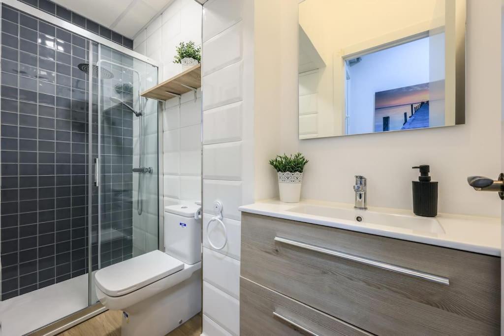 Unique Flat La Latina * Billiard & Darts Apartment Мадрид Екстериор снимка