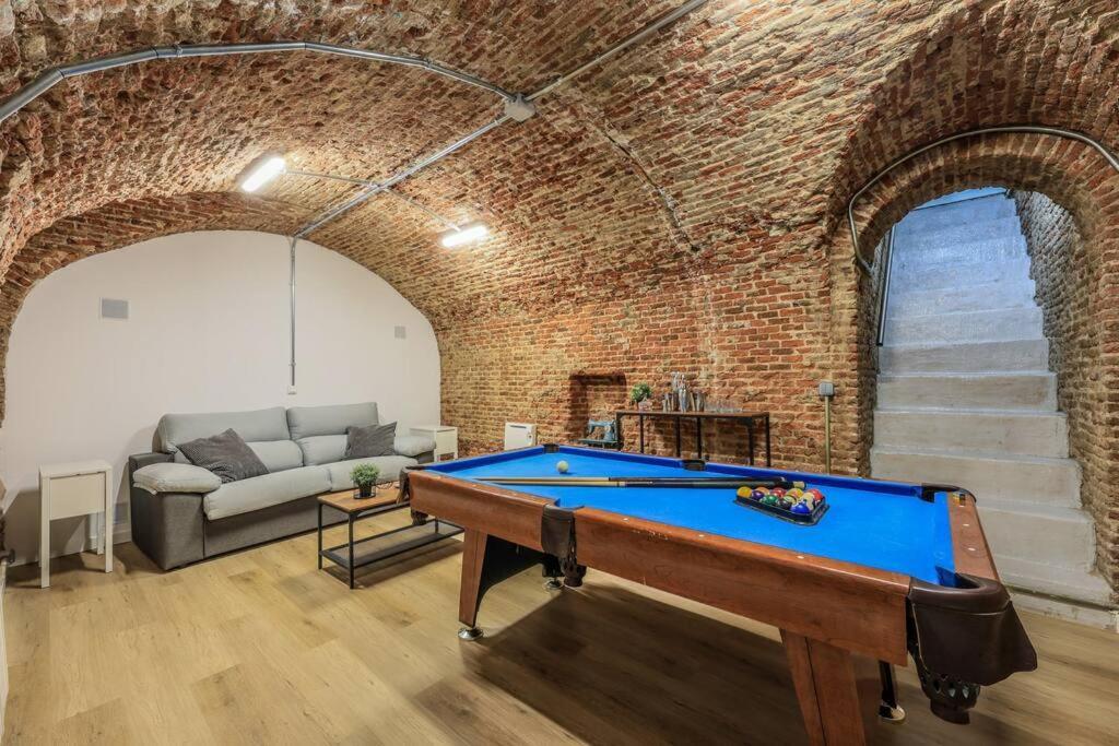 Unique Flat La Latina * Billiard & Darts Apartment Мадрид Екстериор снимка