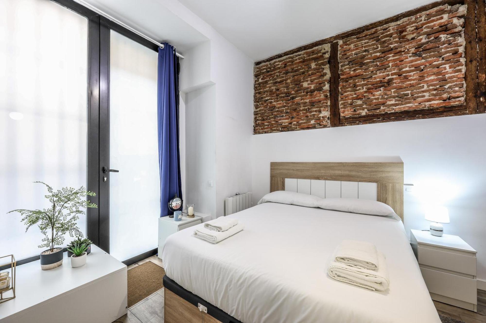 Unique Flat La Latina * Billiard & Darts Apartment Мадрид Екстериор снимка